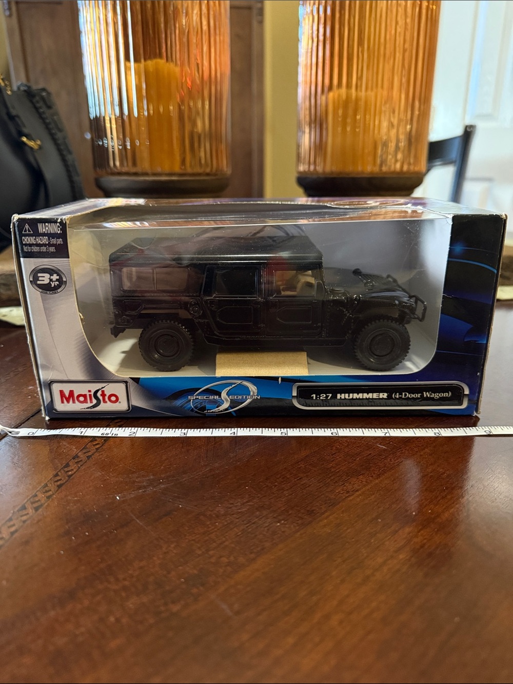1:27 Maisto Hummer 4-Door Wagon Die-Cast Model - Black